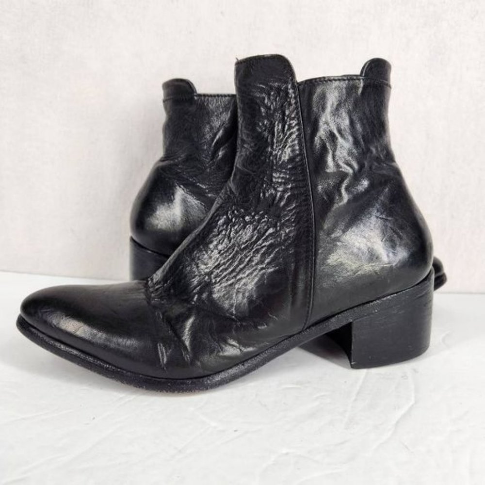 The last conspiracy ankle boots read for size